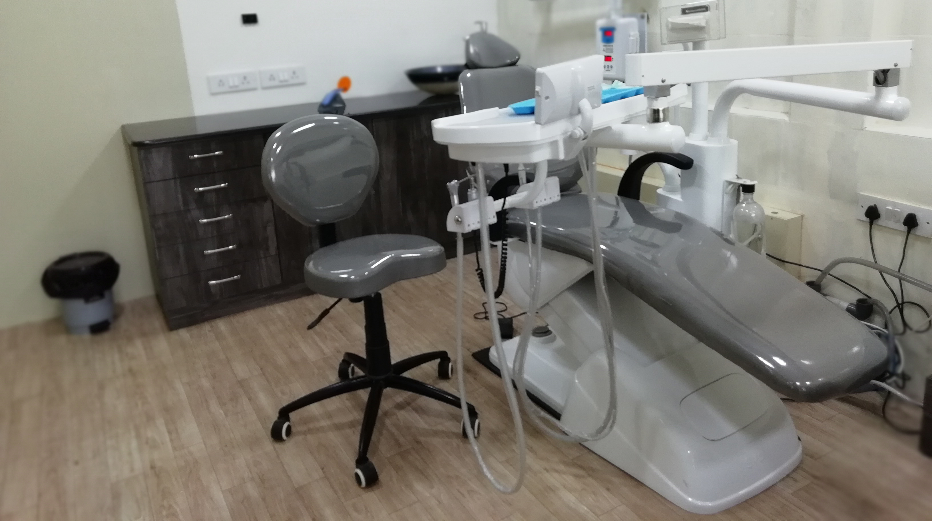 Mithran dental clinic adyar interior 1